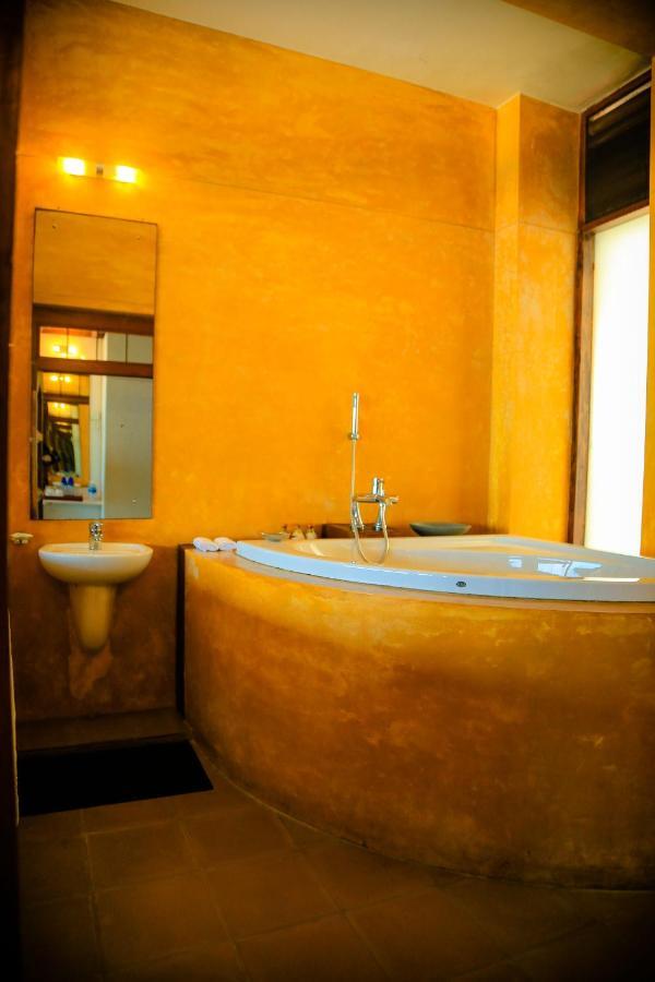 The Cove Hotel เนกอมโบ ภายนอก รูปภาพ